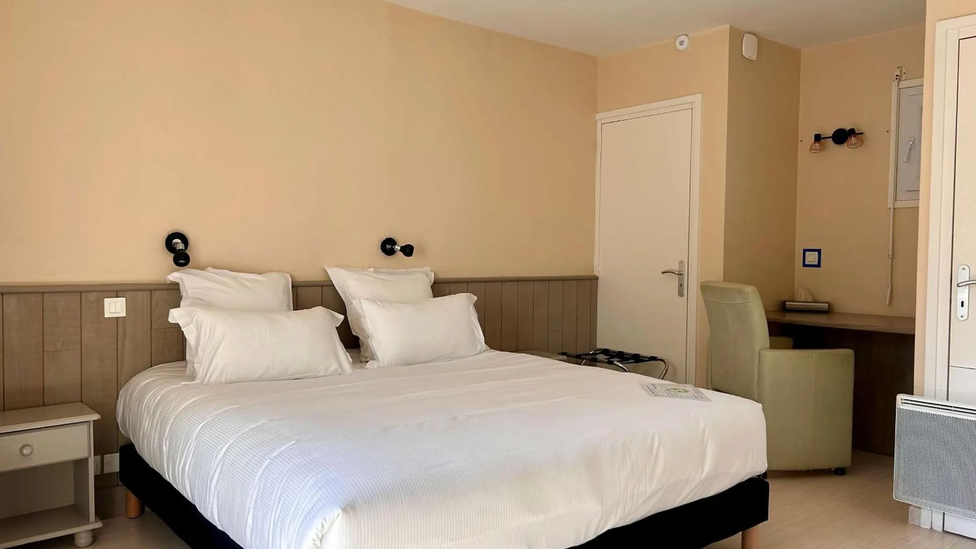 **  Brit Hotel Lannion-Perros Guirec フランス