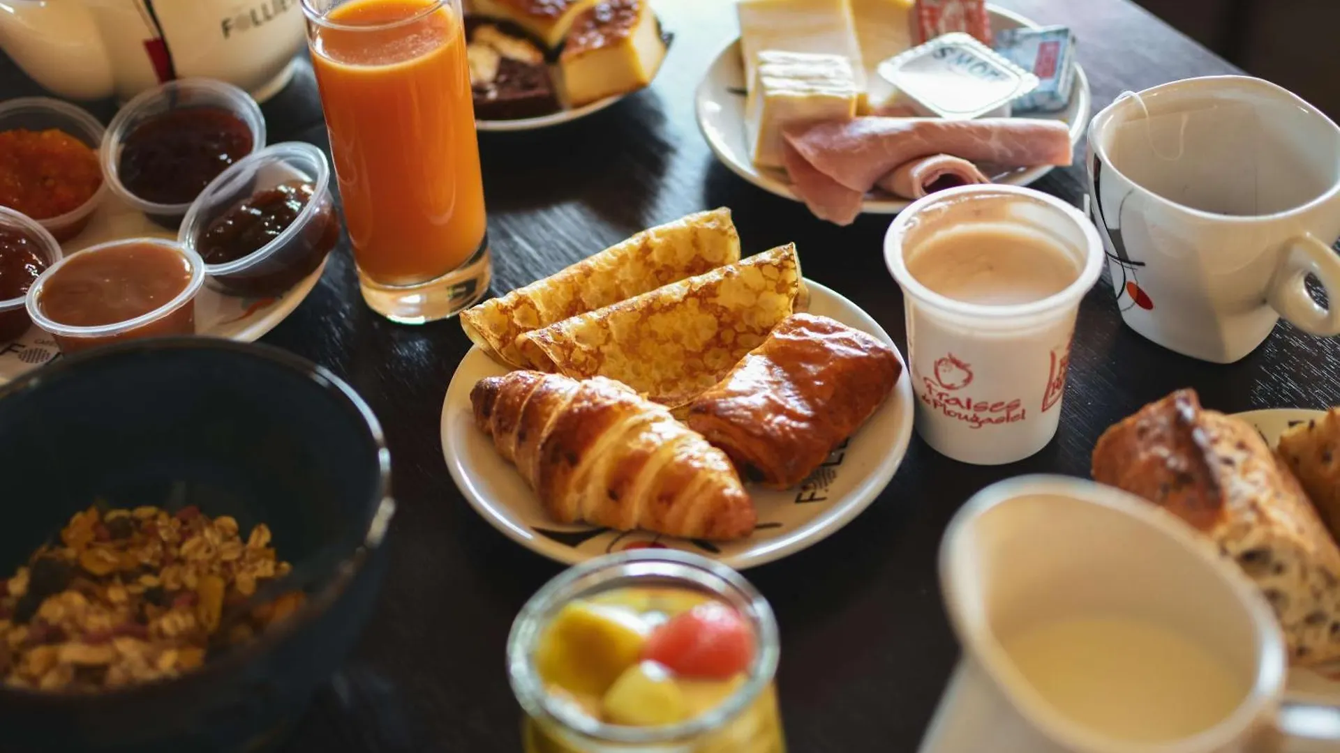 Brit Hotel Lannion-Perros Guirec  ラニオン