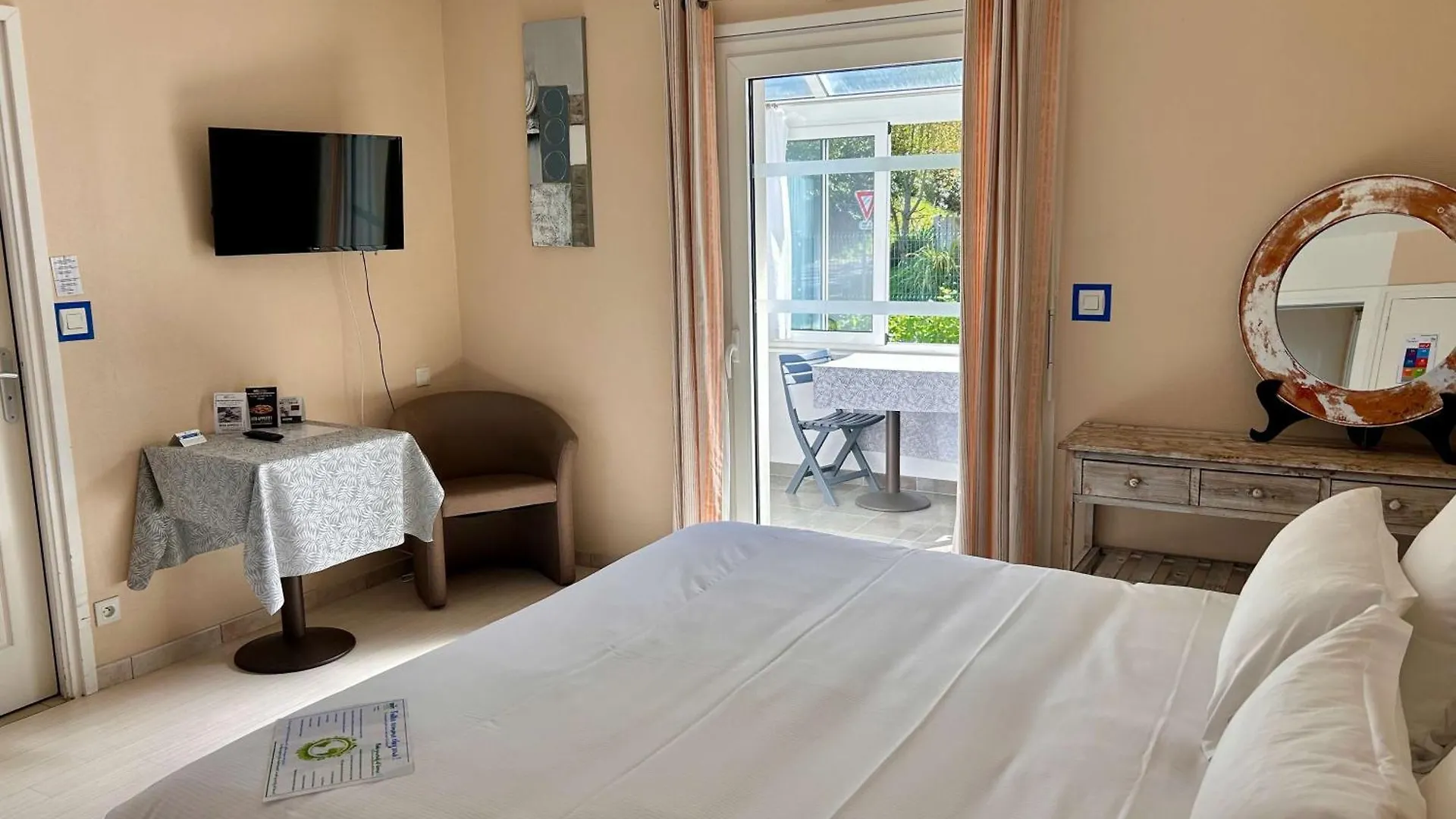 Brit Hotel Lannion-Perros Guirec 2*, ラニオン