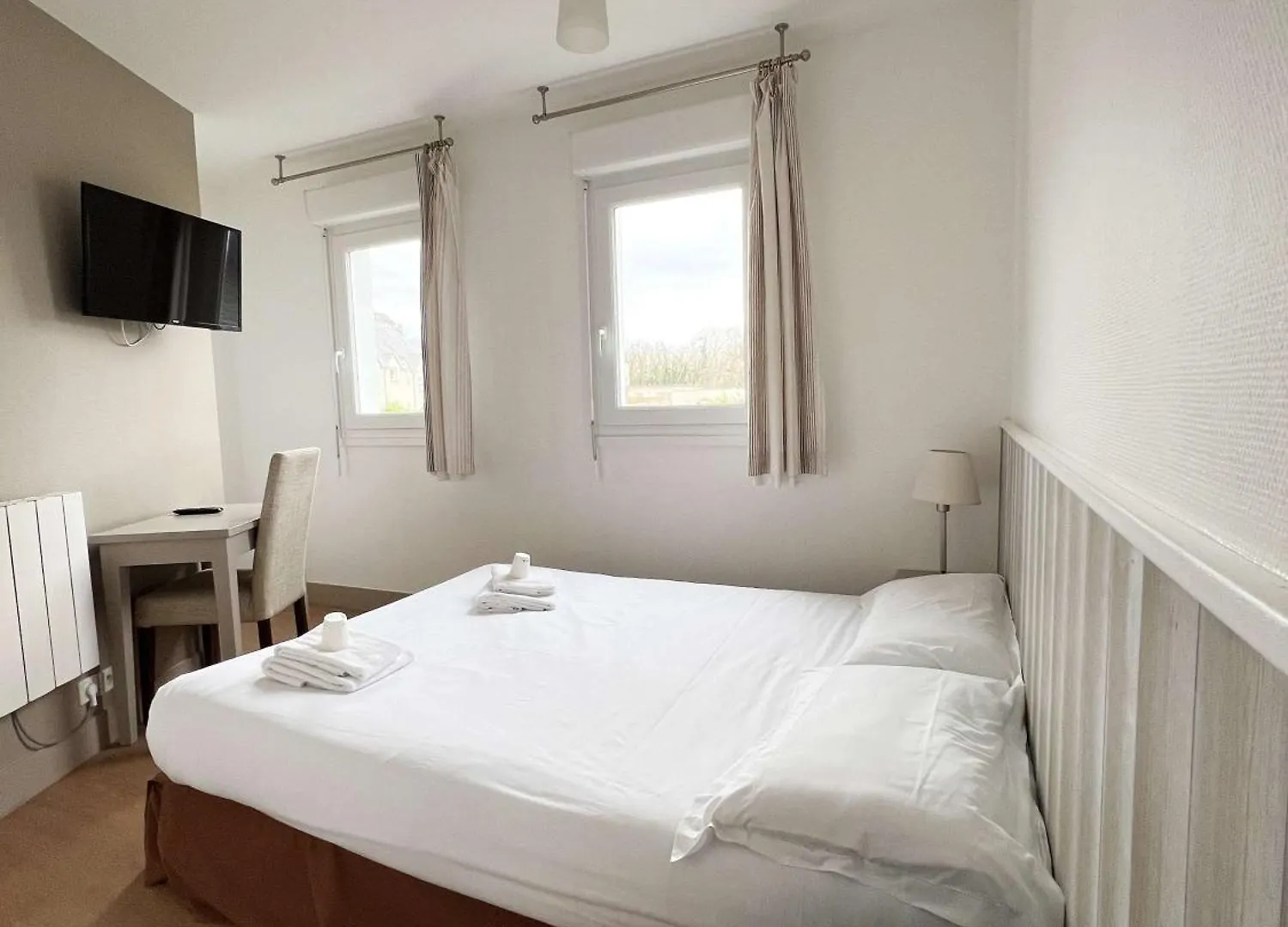 Brit Hotel Lannion-Perros Guirec 2*, ラニオン