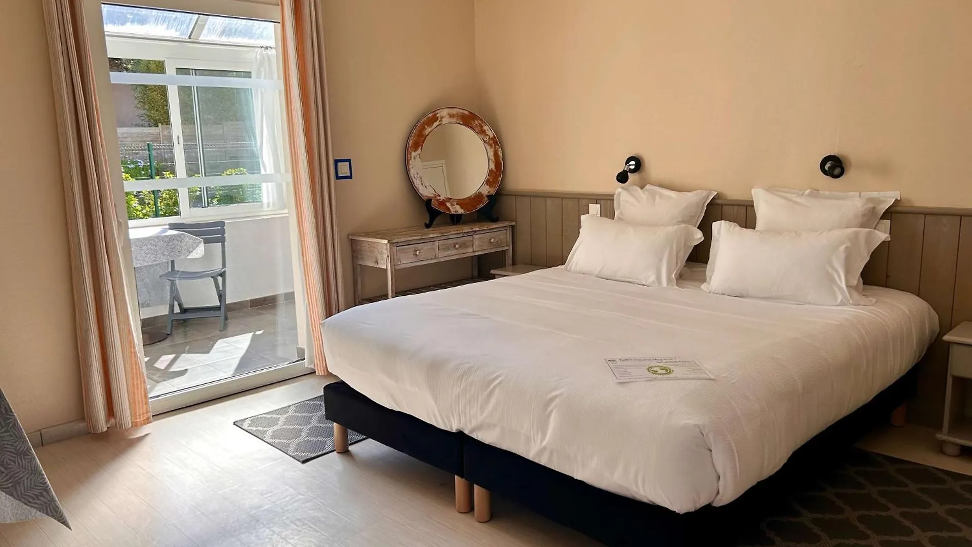 Brit Hotel Lannion-Perros Guirec ラニオン