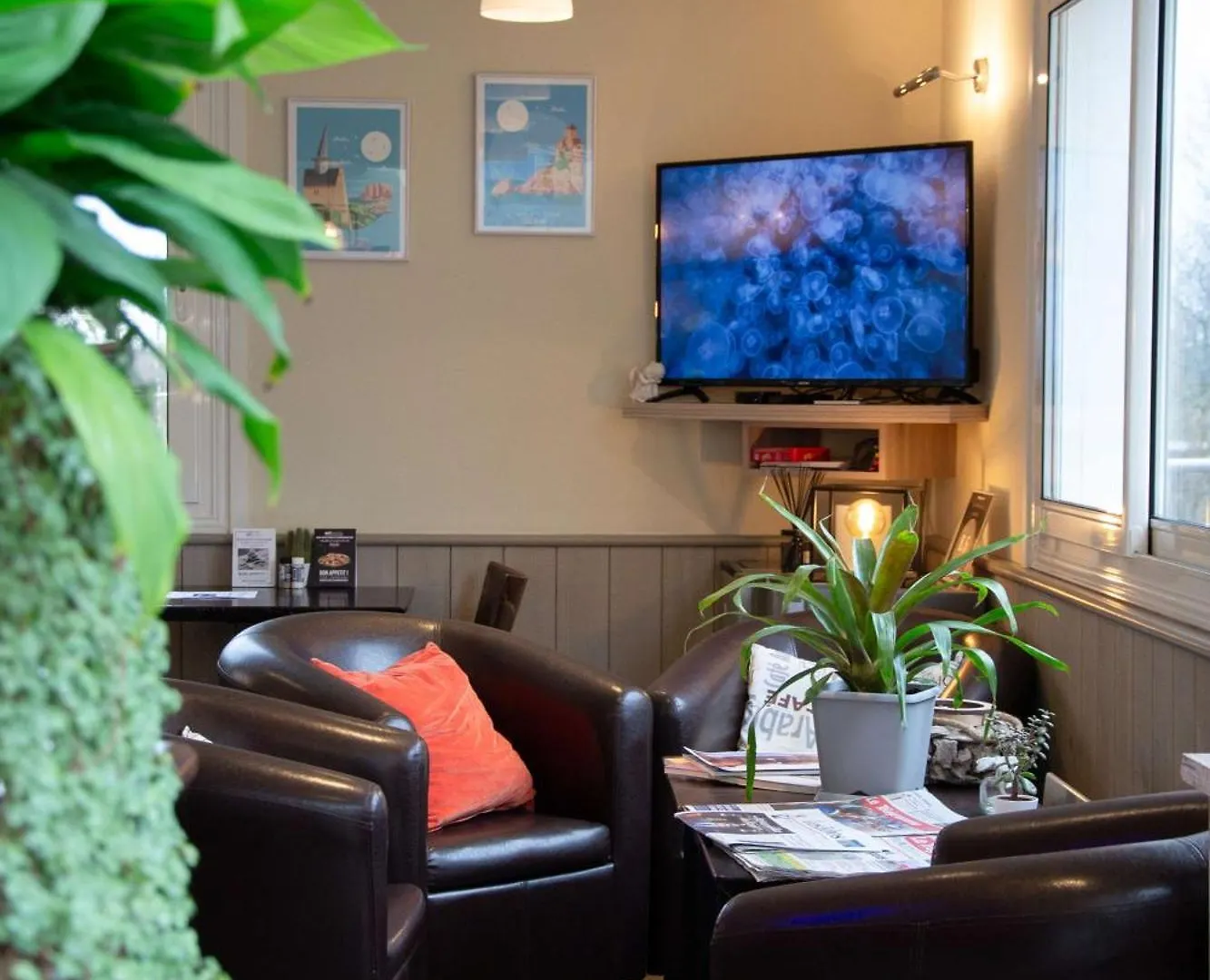Brit Hotel Lannion-Perros Guirec 2*, ラニオン
