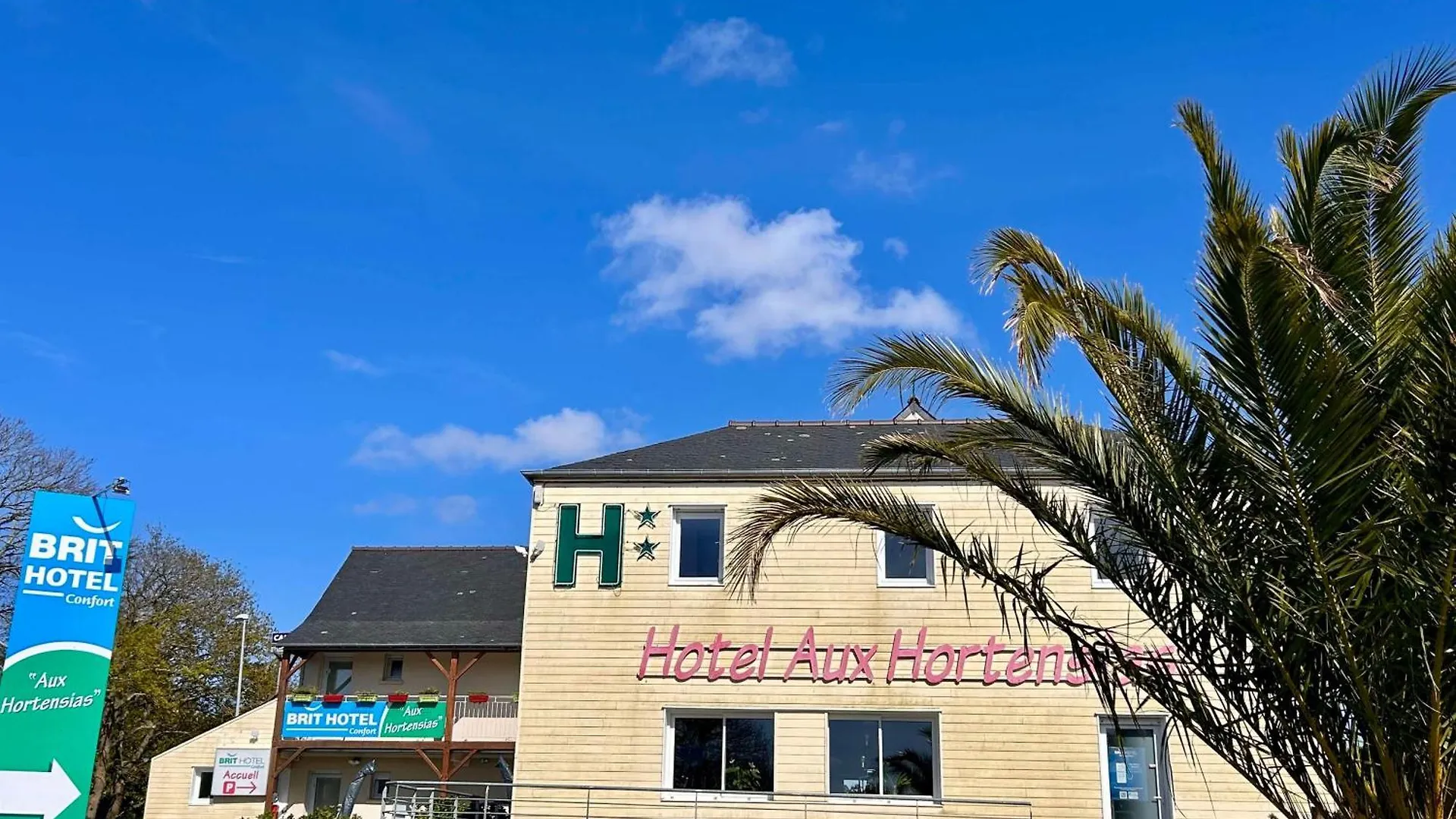 Brit Hotel Lannion-Perros Guirec 2*, ラニオン